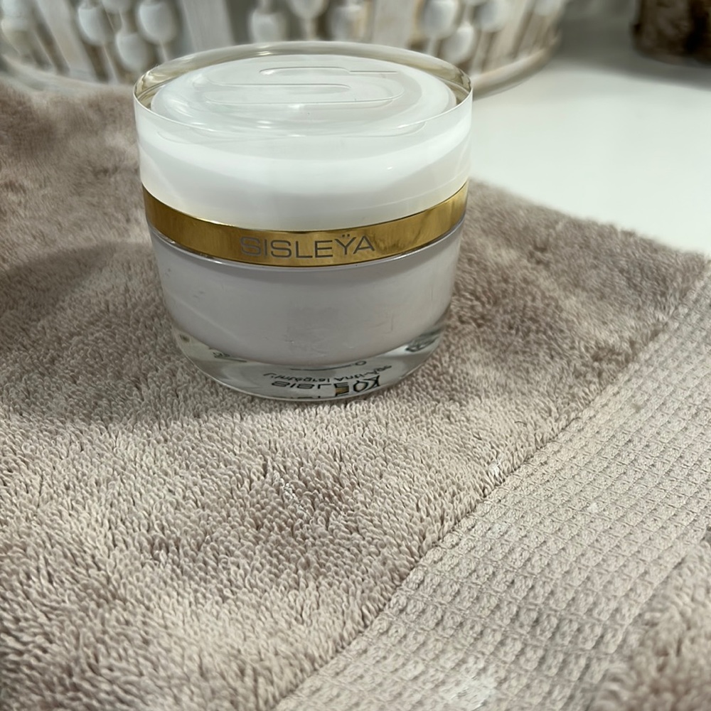 Sisley-Paris
Sisleÿa L'Integral Anti-Age Cream 1.6